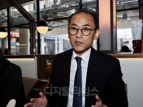 고학수 위원장이 특파원단 간담회에서 알리익스프레스와 테무에 대한 조사 계획에 대해 설명하고 있다. 연합뉴스 제공